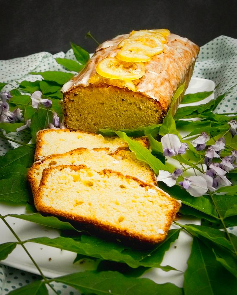 Bizcocho con almibar de limón