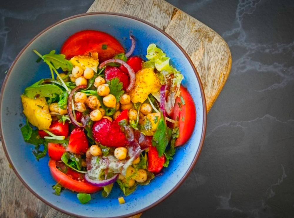Ensalada de garbanzos y frutas